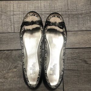 Belle by Sigerson Morrison leather flat ballet shoes with bow and tribal design